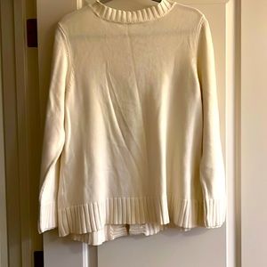 Really nice and cute big button sweater. In great condition, thru to size